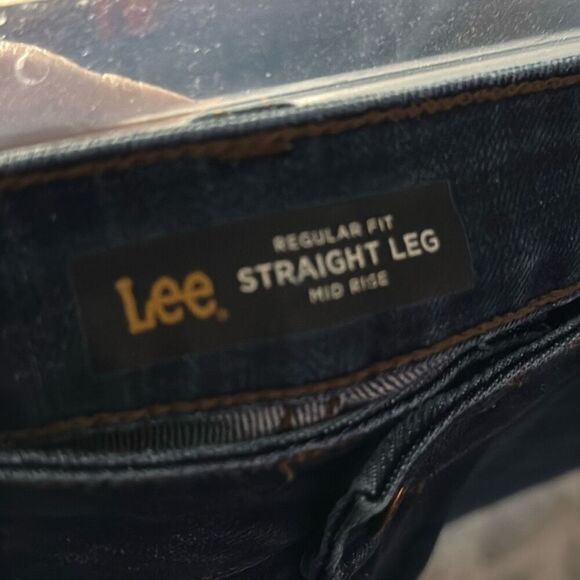 Lee Regular Fit, Straight Leg, Mid Rise Jeans. Size 14 Short. - Picture 9 of 10